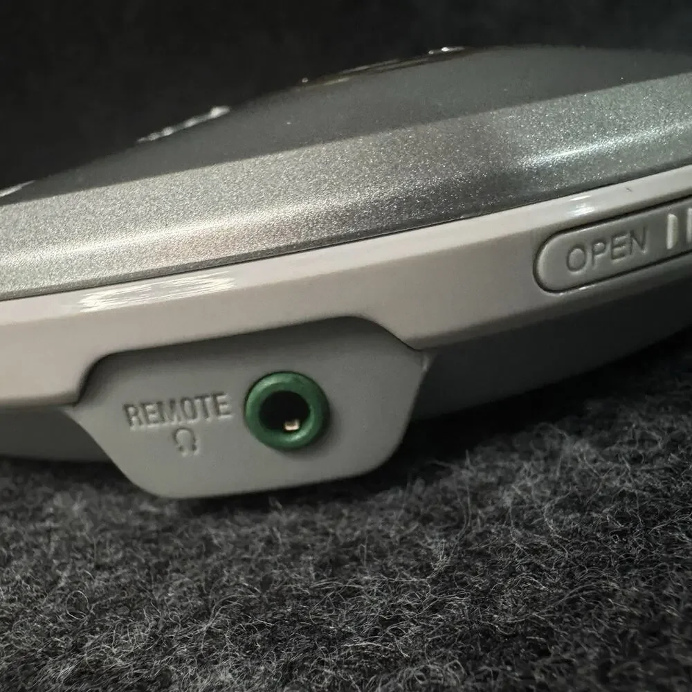 Sony D-NF340 CD Walkman MP3 FM Radio Portable CD Player Tested Working Silver